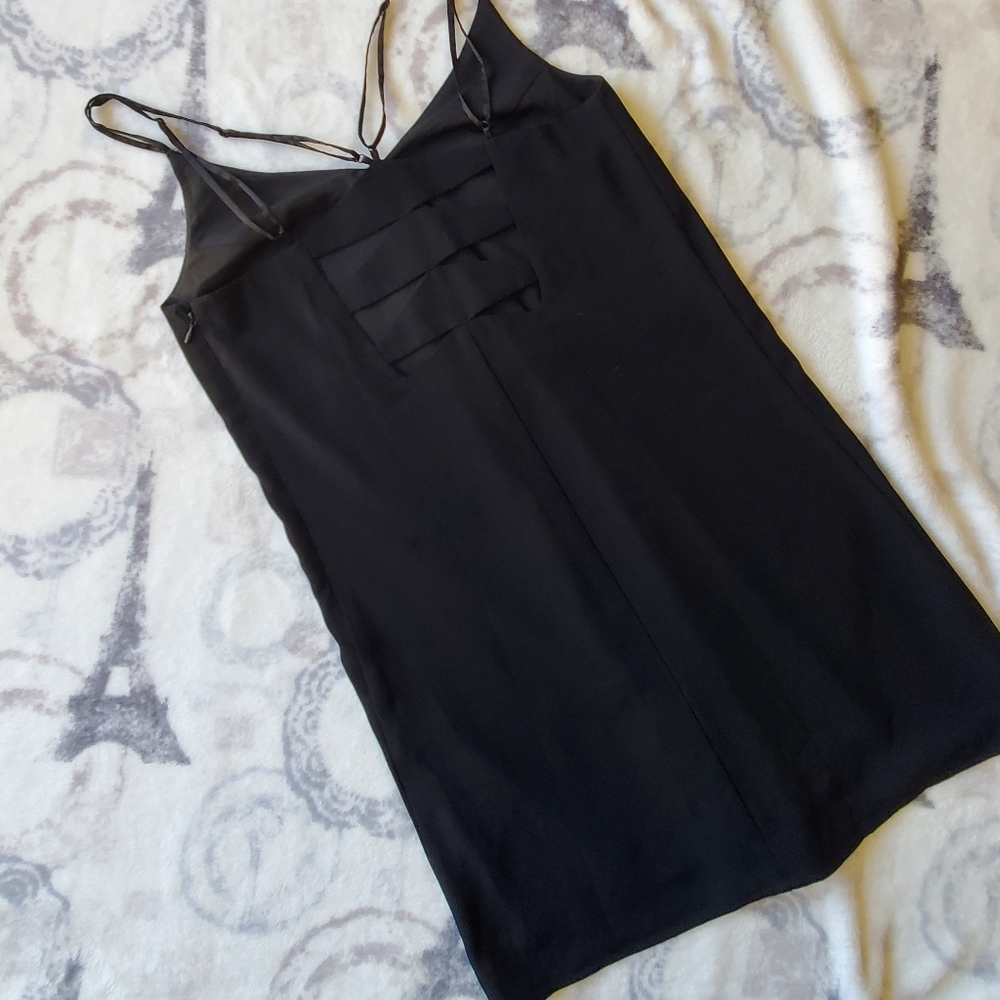The little black dress! - Picture 7 of 12
